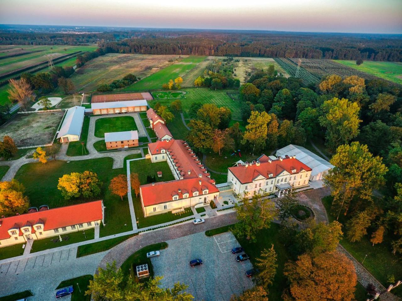 Hotel Sobienie Krolewskie Sobienie Szlacheckie Exteriér fotografie